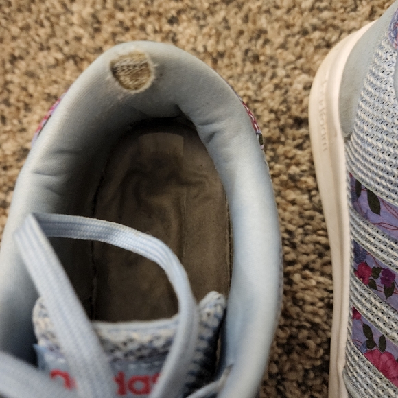 Adidas Cloudfoam - Size 9.5 - Picture 9 of 11